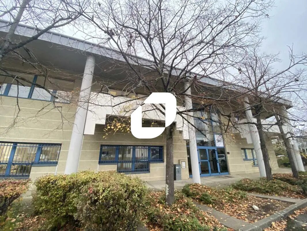 Office in Bron for lease Building Photo- Image 1 of 7