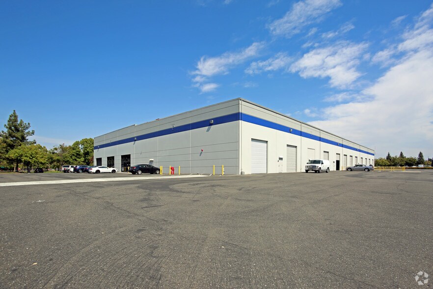 1700 N Market Blvd, Sacramento, CA à louer - Photo du bâtiment - Image 2 de 5
