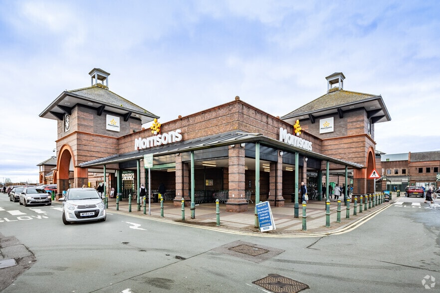 Green Oaks Shopping Centre, Widnes for lease - Building Photo - Image 1 of 9