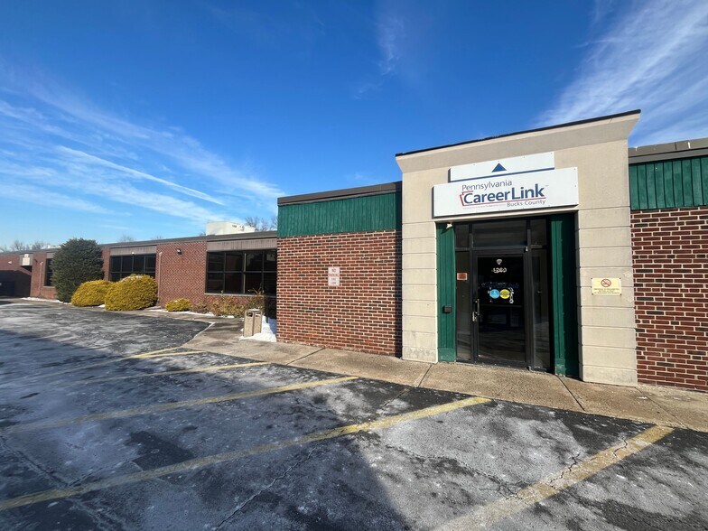 1200-1298 Veterans Hwy, Bristol, PA à louer - Photo du bâtiment - Image 2 de 10