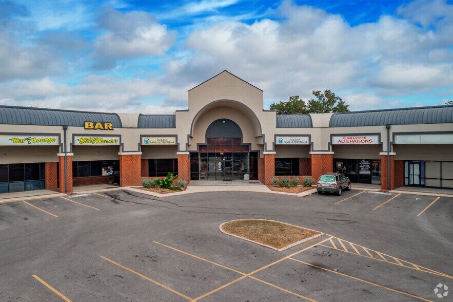 7530 Bandera Rd, San Antonio, TX à louer - Photo du bâtiment - Image 3 de 29