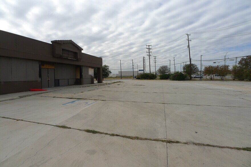 6180 Walzem Rd, San Antonio, TX à louer - Photo du bâtiment - Image 3 de 7