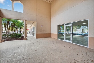 15751 San Carlos Blvd, Fort Myers, FL à louer Photo intérieure- Image 2 de 33