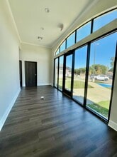 5572 N Shiloh Rd, Garland, TX à louer Photo intérieure- Image 1 de 3