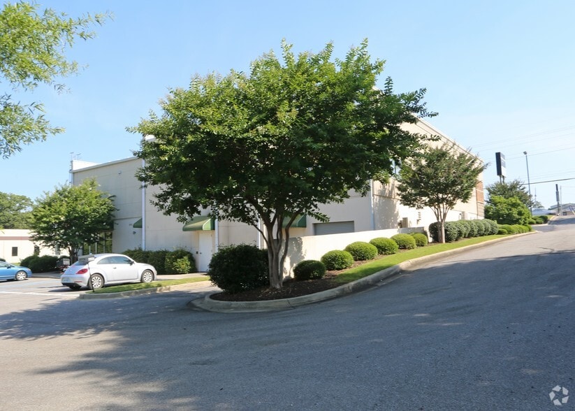 6485 University Dr NW, Huntsville, AL for lease - Building Photo - Image 3 of 5