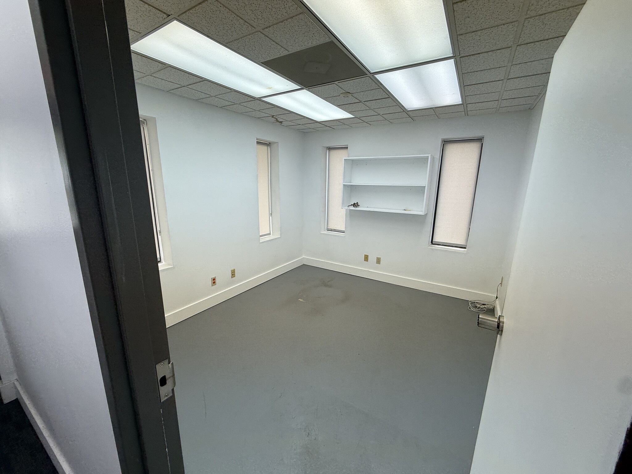 911 S 8th St, Fernandina Beach, FL à louer Photo intérieure- Image 1 de 6