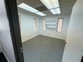 911 S 8th St, Fernandina Beach, FL à louer Photo intérieure- Image 1 de 6