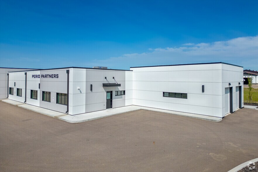 36 Mckenzie Cres, Red Deer County, AB for lease - Building Photo - Image 2 of 7