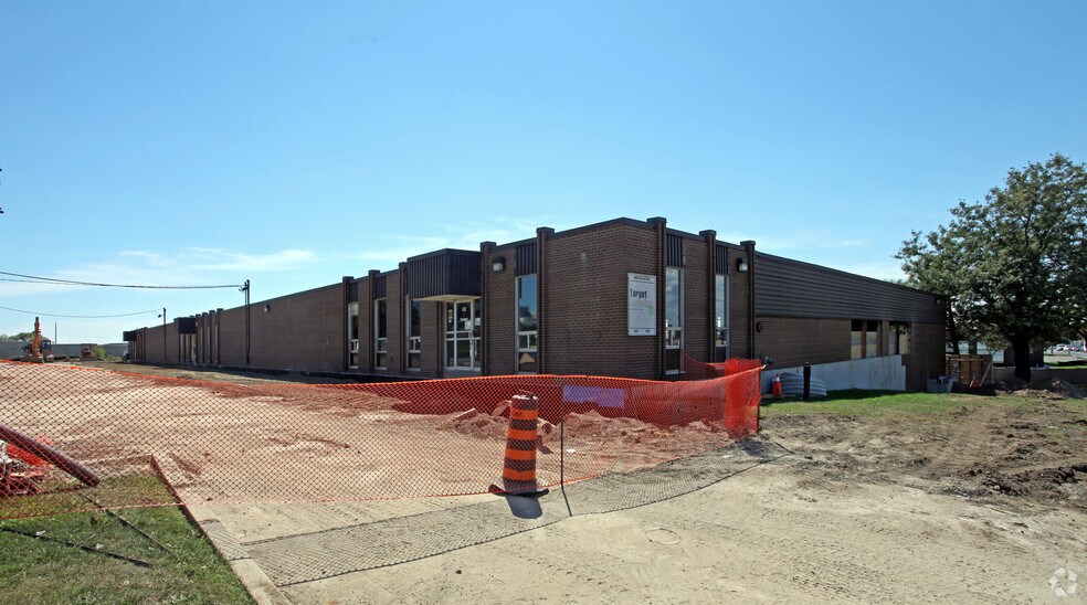 453 Fairall St, Ajax, ON à louer - Photo du bâtiment - Image 3 de 5