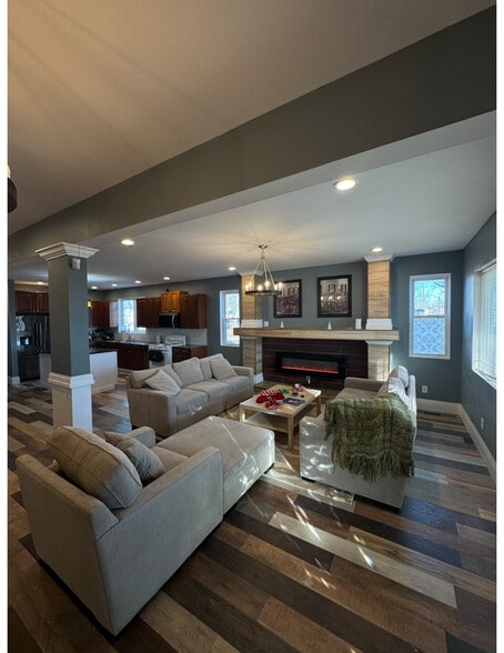 3710 E Washington St, Indianapolis, IN à vendre - Photo du bâtiment - Image 2 de 9