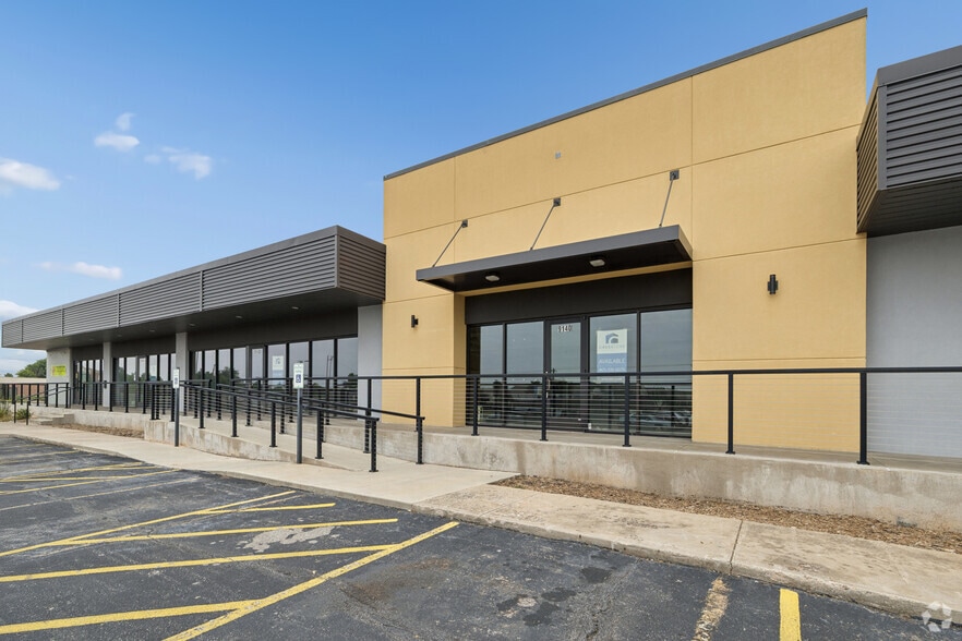 9120-9146 N Macarthur Blvd, Oklahoma City, OK for lease - Building Photo - Image 3 of 15