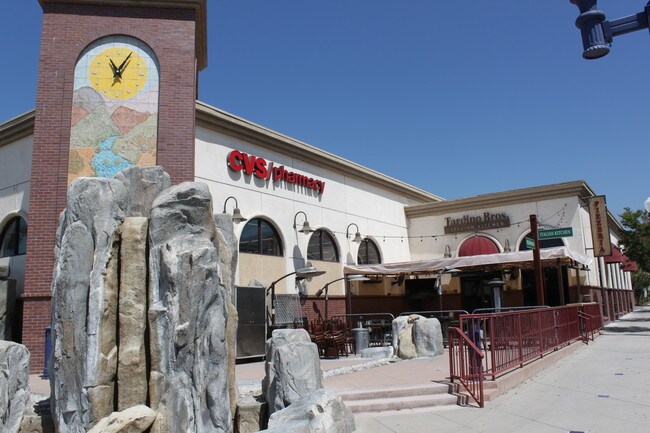 Plus de détails pour 101 W Foothill Blvd, Azusa, CA - Commerce de détail à louer