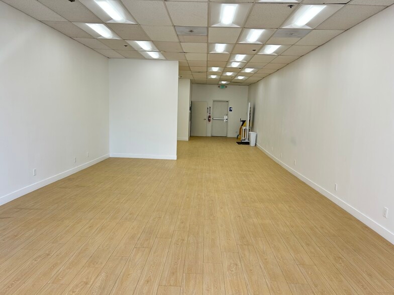 11870 Santa Monica Blvd, Santa Monica, CA for lease - Building Photo - Image 3 of 15