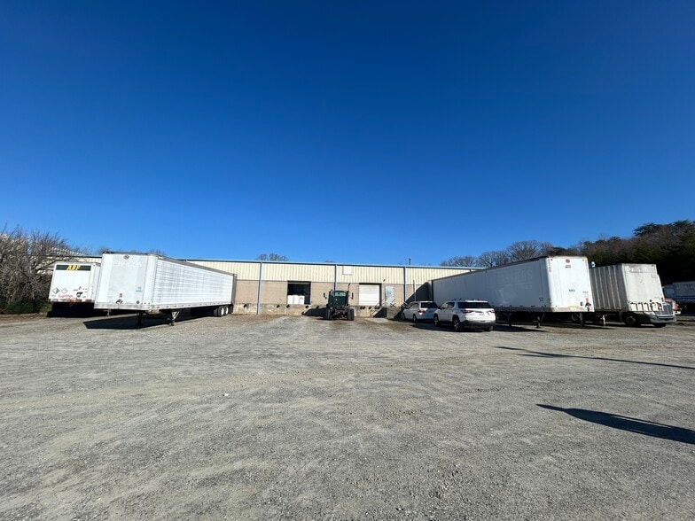 2425 Cragmore Rd, Winston-Salem, NC for lease - Building Photo - Image 2 of 3