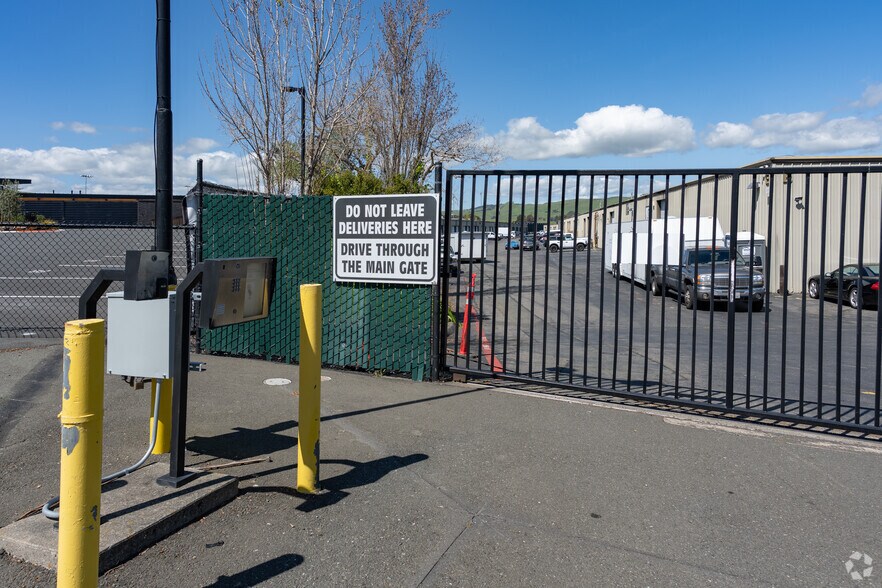 29355 Arnold Dr, Sonoma, CA à louer - Photo du bâtiment - Image 3 de 10