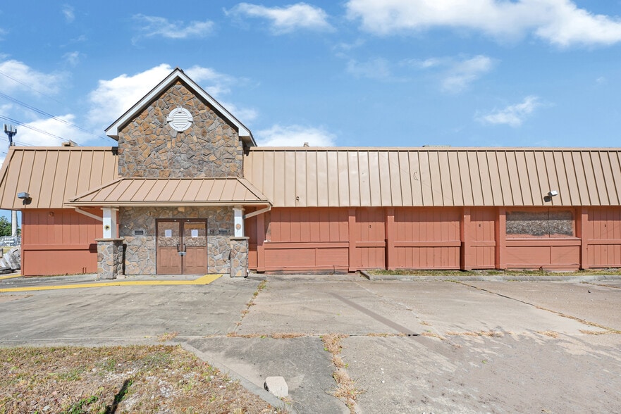 4717 I-10 Fwy, Baytown, TX à vendre - Photo du bâtiment - Image 2 de 15