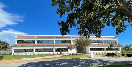 2605-2623 Thomas Dr, Panama City, FL à louer Photo du bâtiment- Image 1 de 5