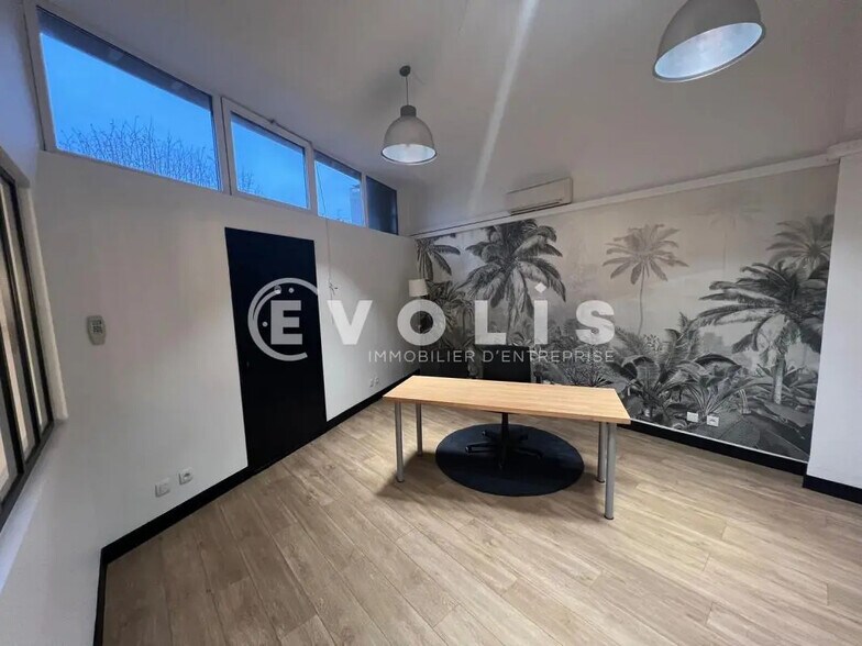 Office in Saint-Maur-des-Fossés for lease - Interior Photo - Image 1 of 9