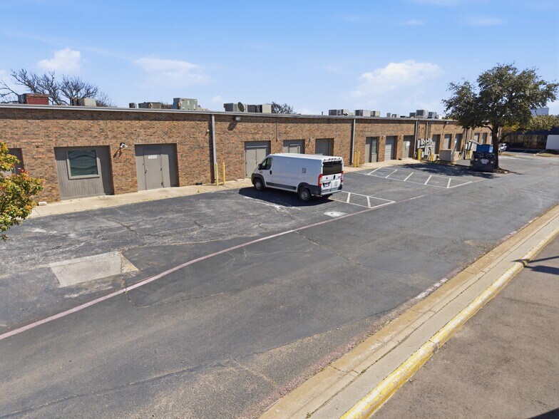 4440-4460 Spring Valley Rd, Dallas, TX à louer - Photo du bâtiment - Image 2 de 28