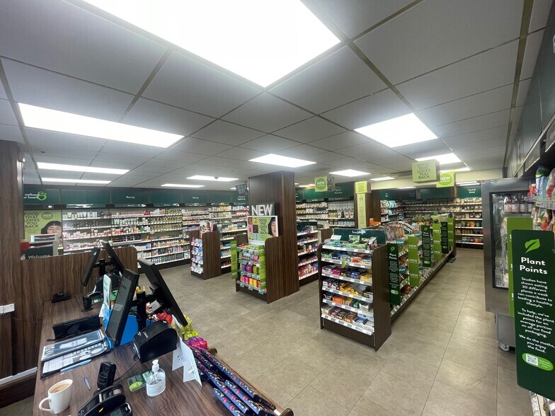 76 High St, Sheerness for lease - Building Photo - Image 3 of 20