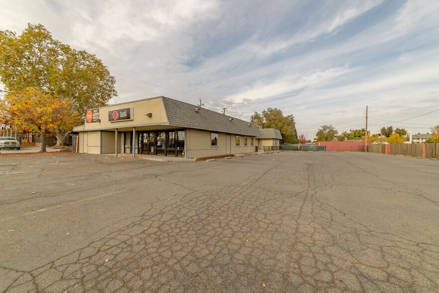 11291 Folsom Blvd, Rancho Cordova, CA à louer - Photo principale - Image 1 de 59