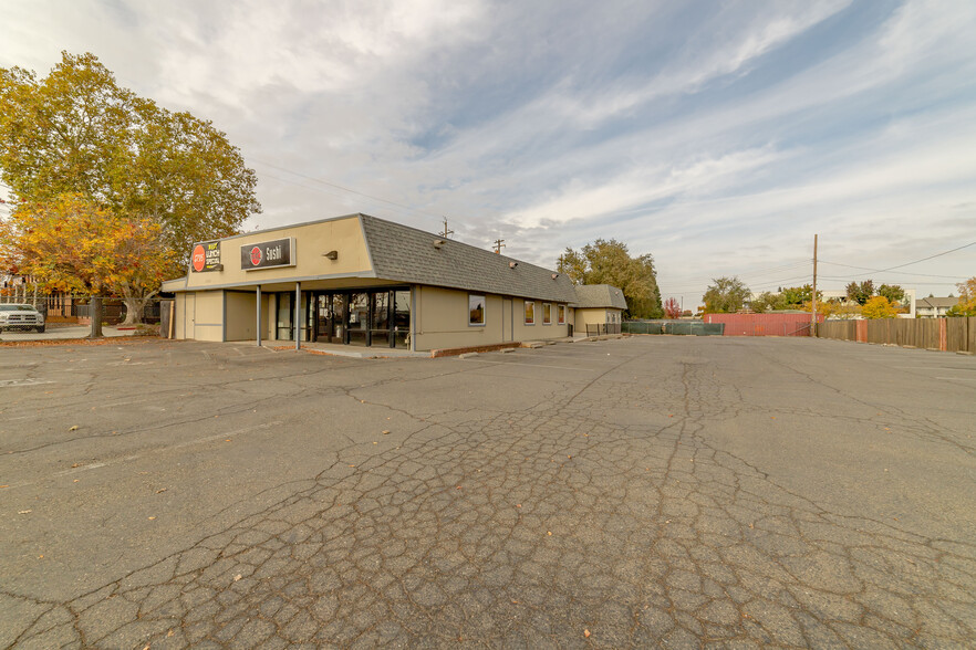 11291 Folsom Blvd, Rancho Cordova, CA for lease - Primary Photo - Image 1 of 59