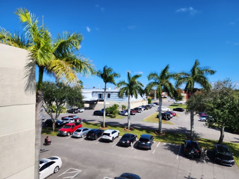 595 N Courtenay Pky, Merritt Island, FL for lease - Building Photo - Image 3 of 7