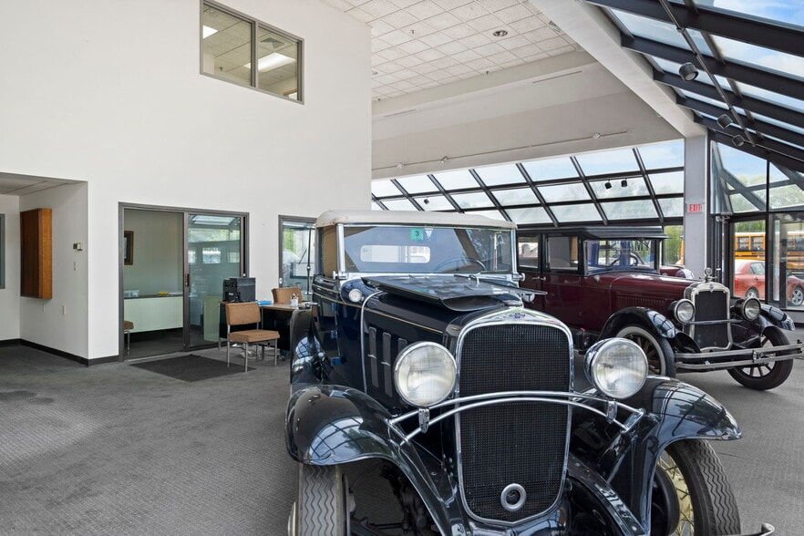 166 W Main St, Hillsborough, NH for lease - Building Photo - Image 3 of 31