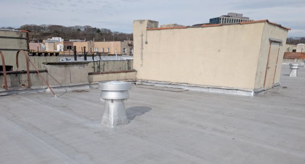 122 Nagle Ave, New York, NY for sale - Building Photo - Image 3 of 8