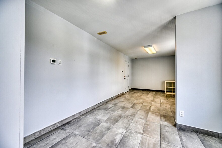 458 Av Saint-Charles, Vaudreuil-dorion, QC for lease - Interior Photo - Image 3 of 6