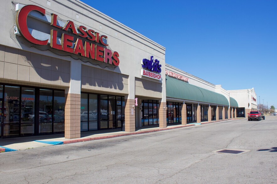 11208 Memorial Pky SW, Huntsville, AL à vendre - Photo du bâtiment - Image 2 de 12