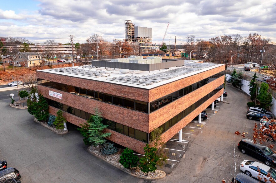 23-00 NJ-208, Fair Lawn, NJ à vendre - Photo du bâtiment - Image 2 de 13