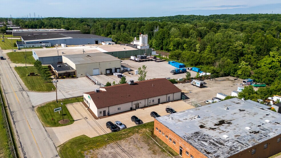 8601 Freeway Dr, Macedonia, OH à vendre - Photo du bâtiment - Image 3 de 8