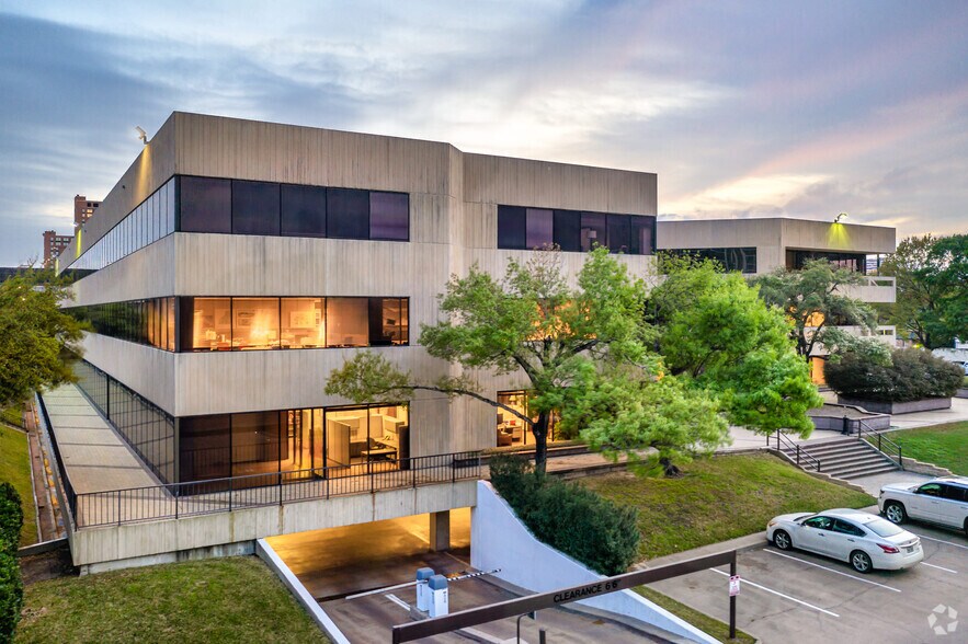 2121 Sage Rd, Houston, TX à louer - Photo du bâtiment - Image 3 de 18