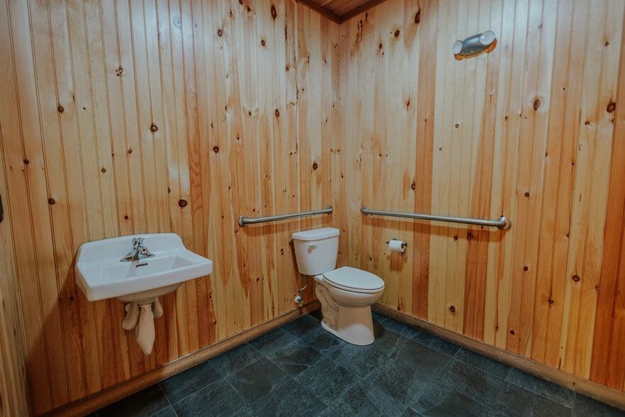1720 Metcalf Ave, Thomasville, GA for lease - Interior Photo - Image 3 of 25