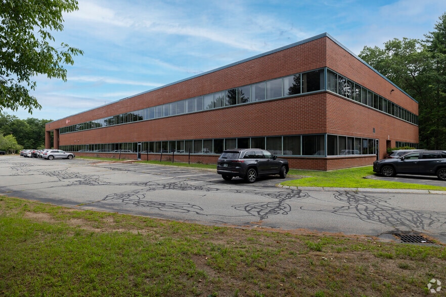 15 Constitution Dr, Bedford, NH à louer - Photo du bâtiment - Image 1 de 22