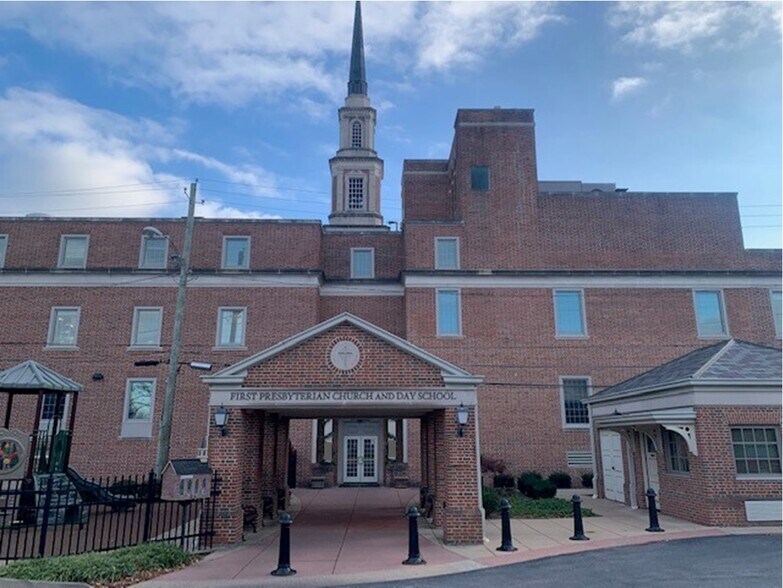 300 W Wayne St, Fort Wayne, IN à louer - Photo du bâtiment - Image 3 de 8