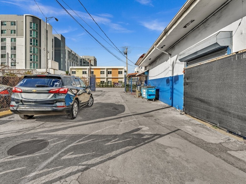 2112 NW 36th St, Miami, FL for sale - Building Photo - Image 3 of 27