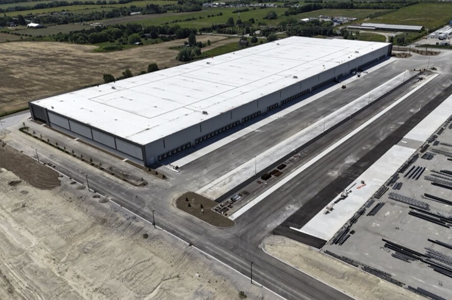 10506 Coleraine Dr, Brampton, ON for lease - Building Photo - Image 3 of 8