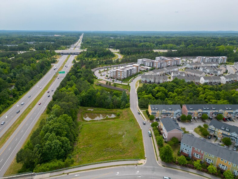 1001 Reedybrook Xing, Apex, NC à vendre - Photo du bâtiment - Image 2 de 10