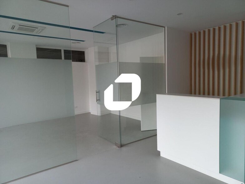 Retail in Lille for lease - Interior Photo - Image 3 of 7