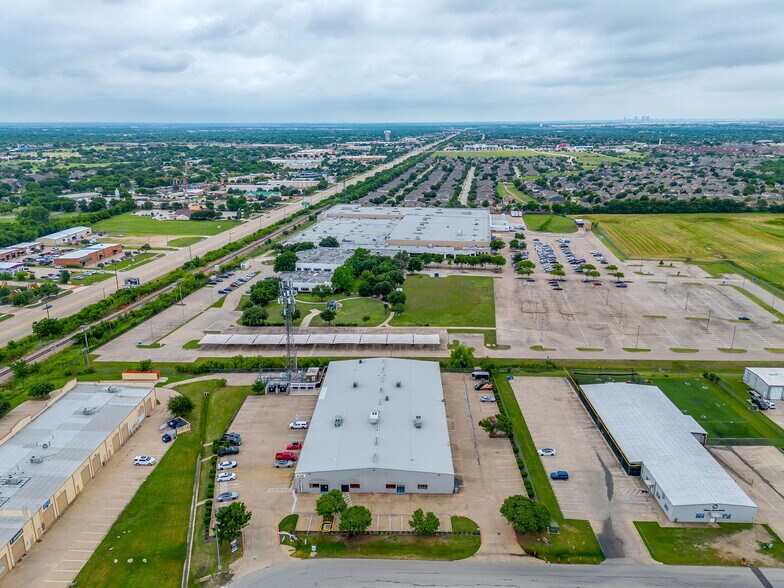 5950 Park Vista Cir, Fort Worth, TX à louer - Photo du bâtiment - Image 2 de 14