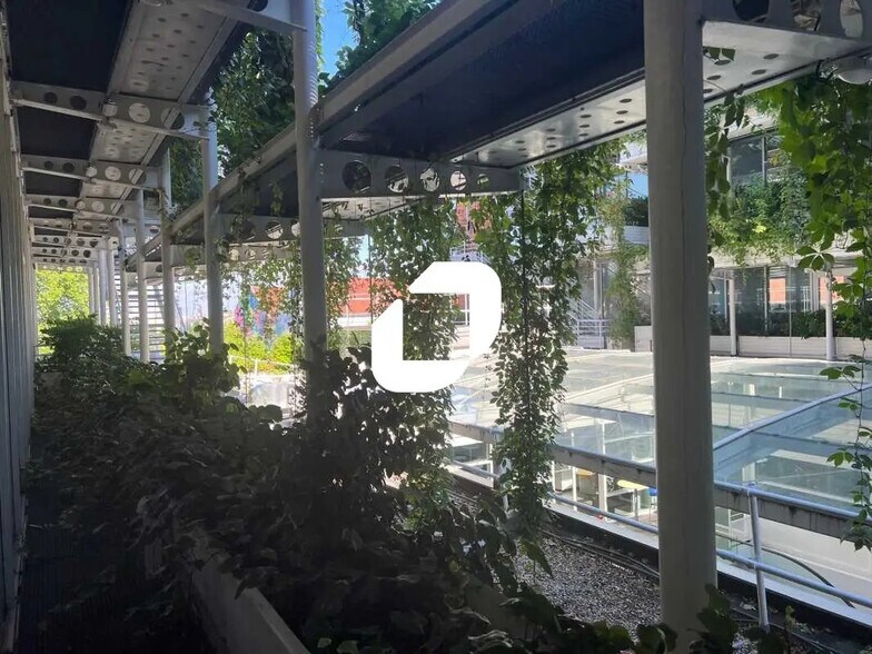 Bureau dans Aubervilliers à louer - Photo du bâtiment - Image 2 de 14