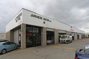 Watt Avenue Auto Center - Entrepôt