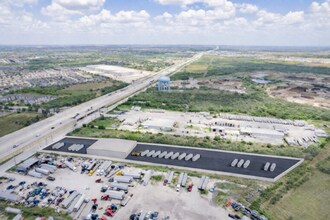 7240 E IH-10, San Antonio, TX à louer Photo intérieure- Image 2 de 4