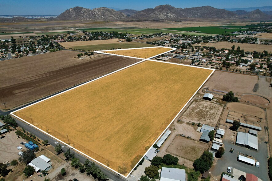 +/- 26.57 Acres, Nuevo, CA à vendre - Aérien - Image 2 de 5