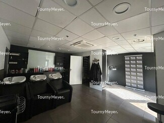 Plus de détails pour Allée Jules Milhau, Montpellier - Commerce de détail à louer