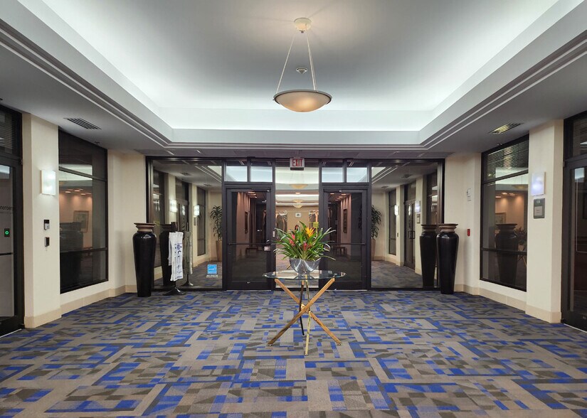 10245 Centurion Pky N, Jacksonville, FL à louer - Photo du bâtiment - Image 3 de 7