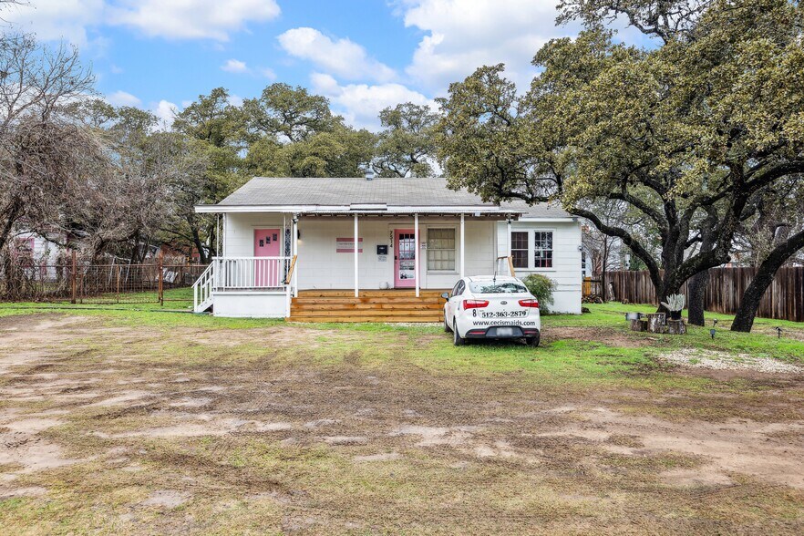 Wildwood Retail portefeuille de 2 propriétés à vendre sur LoopNet.ca - Photo du bâtiment - Image 2 de 12