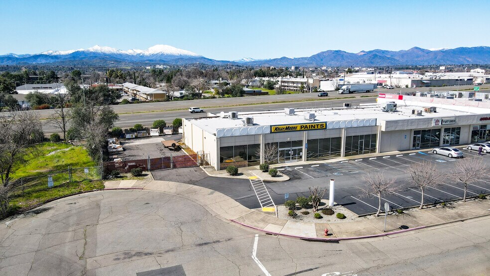 2686 Hilltop Dr, Redding, CA à louer - Photo du bâtiment - Image 1 de 1